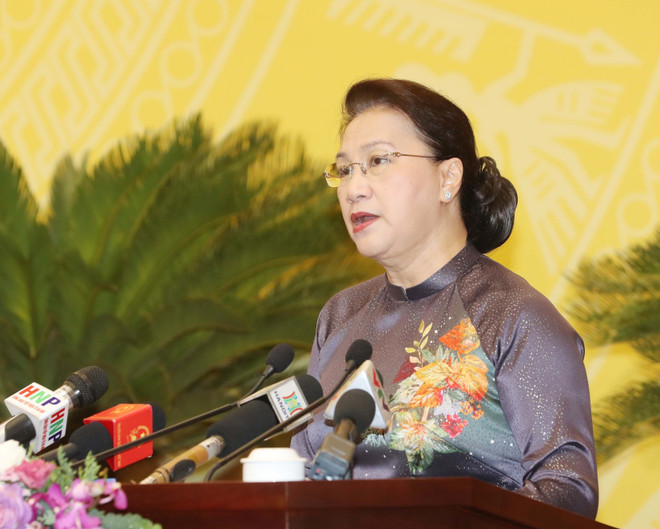 国会主席阮氏金银出席河内市第十五届人民议会第十五次会议 ảnh 1