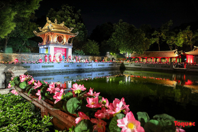 1000款奥黛设计亮相文庙-国子监国家特殊遗迹区 ảnh 1 1000款奥黛设计亮相文庙-国子监国家特殊遗迹区 ảnh 1