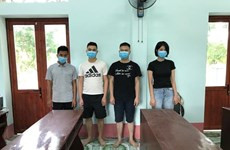 从越南广宁省乘小木筏非法出境 4人被拘留 ảnh 1 从越南广宁省乘小木筏非法出境 4人被拘留 ảnh 1