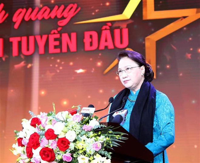 越南国会主席阮氏金银出席防疫一线人员表彰大会 ảnh 2 越南国会主席阮氏金银出席防疫一线人员表彰大会 ảnh 2