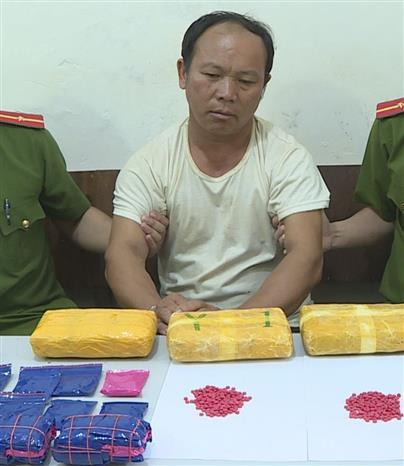 山罗省公安破获非法运输3万颗合成毒品的嫌疑人 ảnh 1