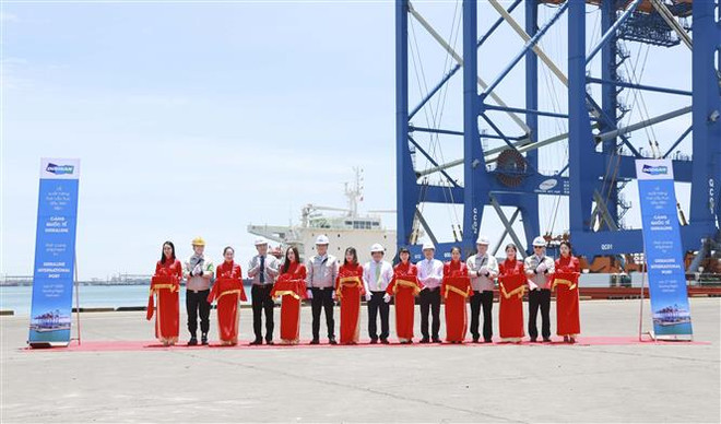Doosan Vina向Gemalink国际港口出口2台超长超重型起重机 ảnh 1 Doosan Vina向Gemalink国际港口出口2台超长超重型起重机 ảnh 1