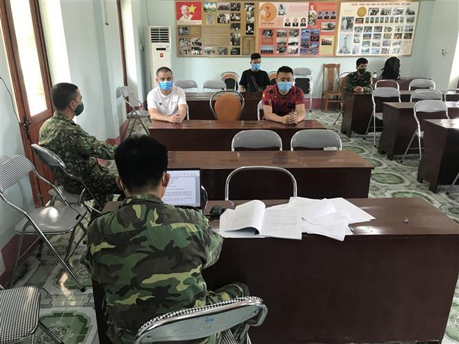 逮捕组织3名中国人非法偷渡到越南境内的2名越南籍嫌疑人 ảnh 1 逮捕组织3名中国人非法偷渡到越南境内的2名越南籍嫌疑人 ảnh 1