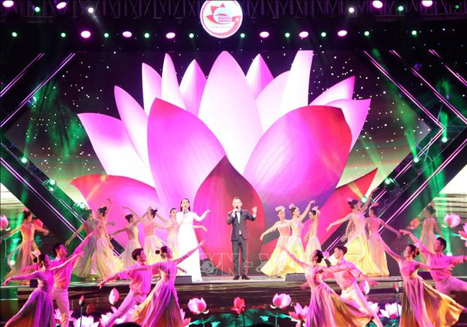 “为以胡伯伯名字命名而骄傲的城市”艺术晚会再现英雄城市的发展历程 ảnh 1