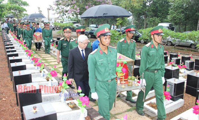 平福省举行在柬牺牲英烈遗骸安葬仪式 ảnh 2