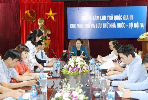 越南国会主席阮氏金银走访三号国家档案馆 ảnh 1