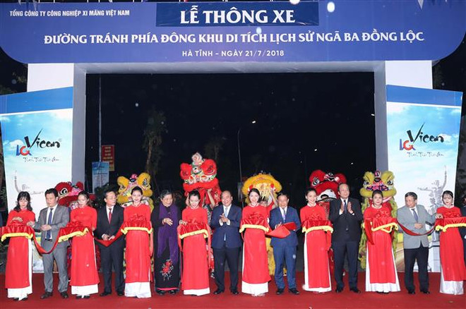 政府总理阮春福出席同禄胜利50周年纪念活动 ảnh 4 政府总理阮春福出席同禄胜利50周年纪念活动 ảnh 4