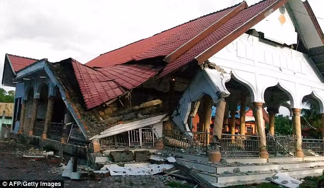 印度尼西亚地震：至少50人伤亡 ảnh 1