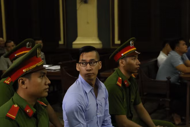一名美籍越裔因涉嫌扰乱社会秩序罪被驱逐出境 ảnh 2