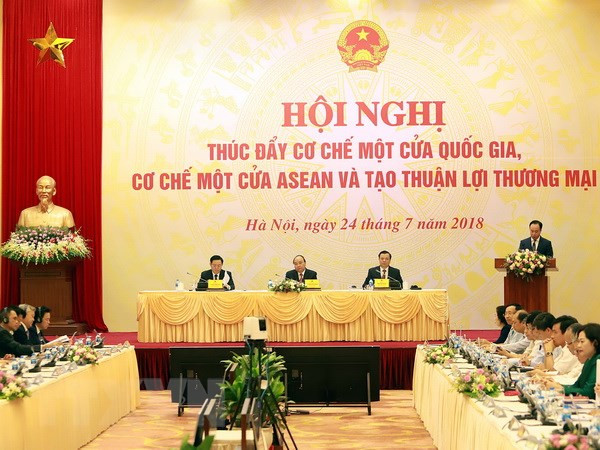 政府总理阮春福出席“国家一站式服务机制、东盟一站式服务机制”全国专题会议 ảnh 1 政府总理阮春福出席“国家一站式服务机制、东盟一站式服务机制”全国专题会议 ảnh 1