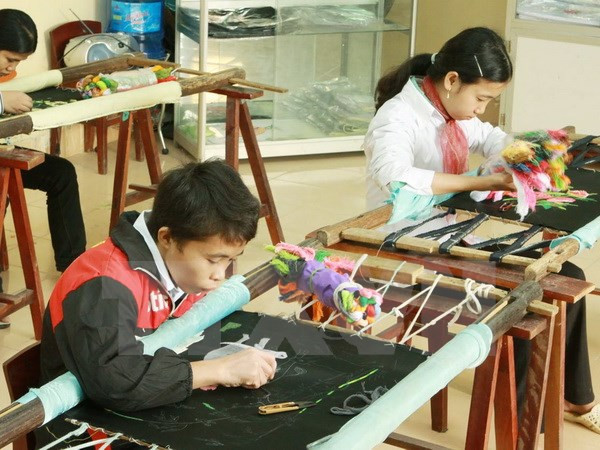 越南人民军总政治局主任吴春历大将走访慰问友谊村 ảnh 1 越南人民军总政治局主任吴春历大将走访慰问友谊村 ảnh 1