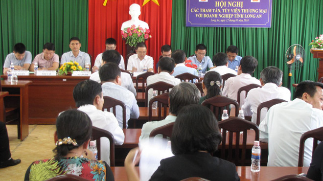 越南驻外大使馆商务参赞与隆安省企业代表会面 ảnh 1 越南驻外大使馆商务参赞与隆安省企业代表会面 ảnh 1