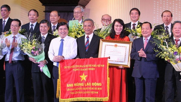 胡志明市劳动联合会荣获劳动英雄称号 ảnh 1 胡志明市劳动联合会荣获劳动英雄称号 ảnh 1