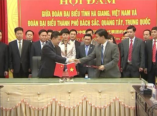 中国广西民族自治区百色市代表团访问越南河江省 ảnh 1 中国广西民族自治区百色市代表团访问越南河江省 ảnh 1