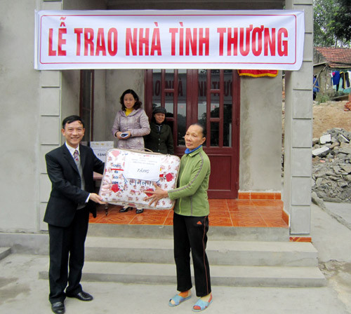 巴地头顿省青年与韩国—浦项超越志愿者代表举行文化交流晚会 ảnh 1