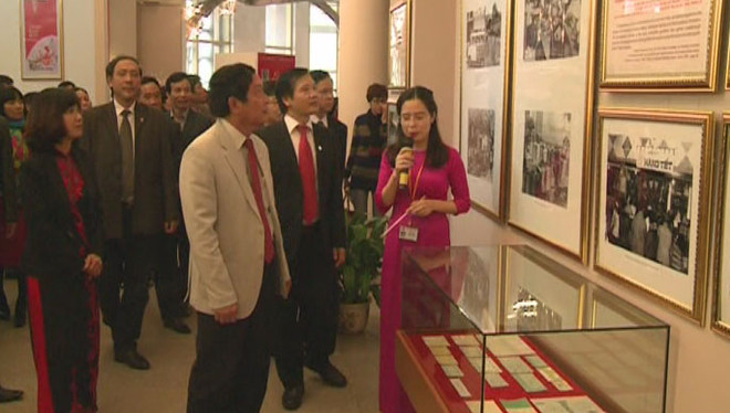 “越南共产党与国家革新事业”展会在河内举行 ảnh 1