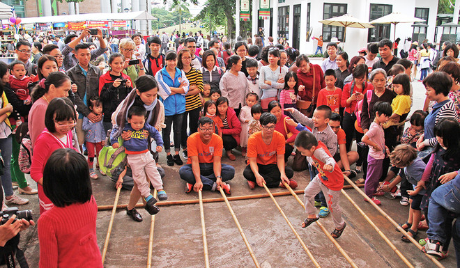 传统手工艺品慈善展在河内举行 ảnh 7