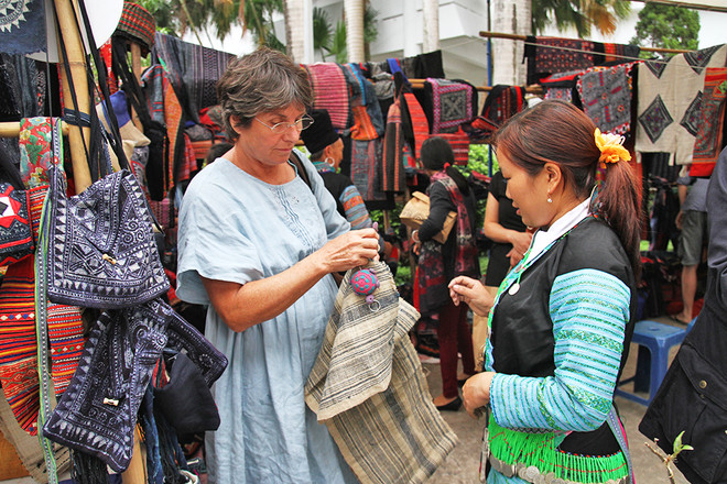 传统手工艺品慈善展在河内举行 ảnh 4