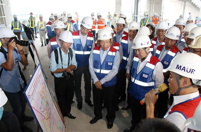 越南政府副总理范平明考察滨城--仙泉地铁线施工项目 ảnh 1 越南政府副总理范平明考察滨城--仙泉地铁线施工项目 ảnh 1