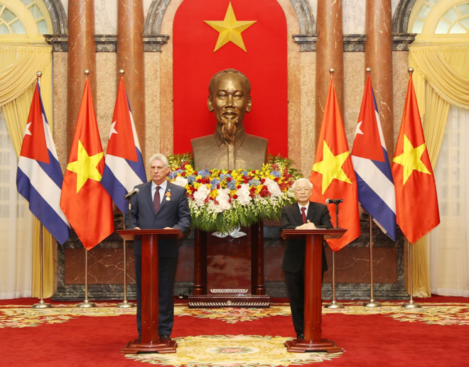 阮富仲与古巴国务委员会主席兼部长会议主席迪亚斯-卡内尔共同会见记者 ảnh 1 阮富仲与古巴国务委员会主席兼部长会议主席迪亚斯-卡内尔共同会见记者 ảnh 1