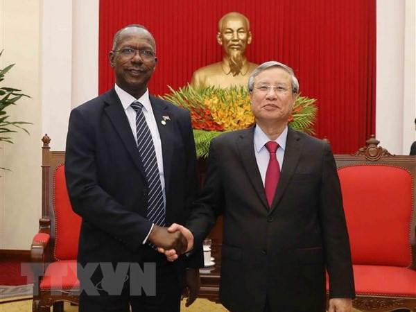 越共中央书记处常务书记陈国旺会见苏丹总统助理、全国大副主席易卜拉欣 ảnh 1
