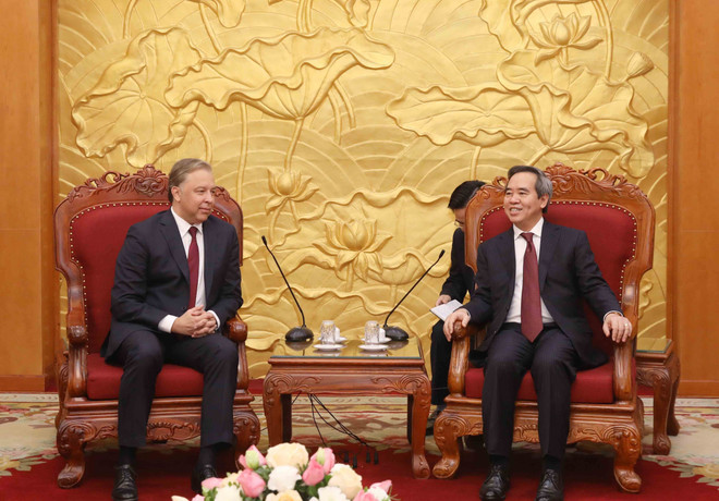 越共中央经济部部长阮文平会见俄罗斯共产党代表团 ảnh 1 越共中央经济部部长阮文平会见俄罗斯共产党代表团 ảnh 1