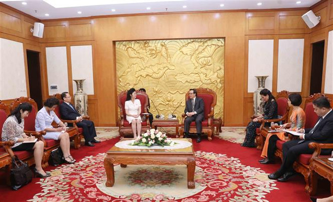 越共中央对外部部长黄平君会见朝鲜社会主义妇女同盟代表团 ảnh 2 越共中央对外部部长黄平君会见朝鲜社会主义妇女同盟代表团 ảnh 2