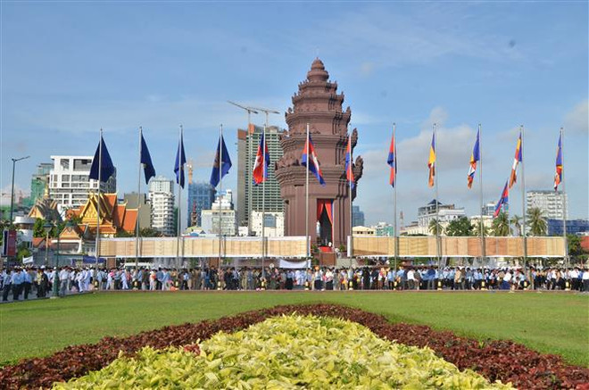 柬埔寨隆重举行国庆65周年庆祝活动 ảnh 2
