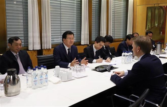 越南政府副总理郑廷勇访问挪威 ảnh 1