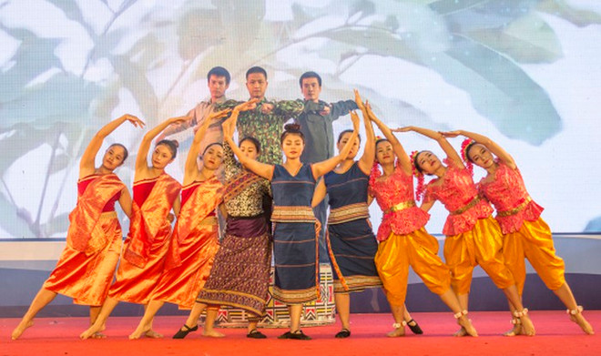 第一届越老柬边境友好交流活动在崑嵩省举行 ảnh 2