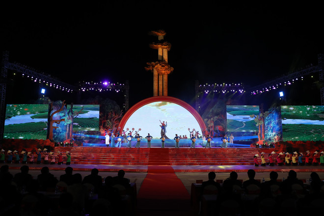 阮春福总理出席桩盆大捷50周年纪念典礼 ảnh 1 阮春福总理出席桩盆大捷50周年纪念典礼 ảnh 1