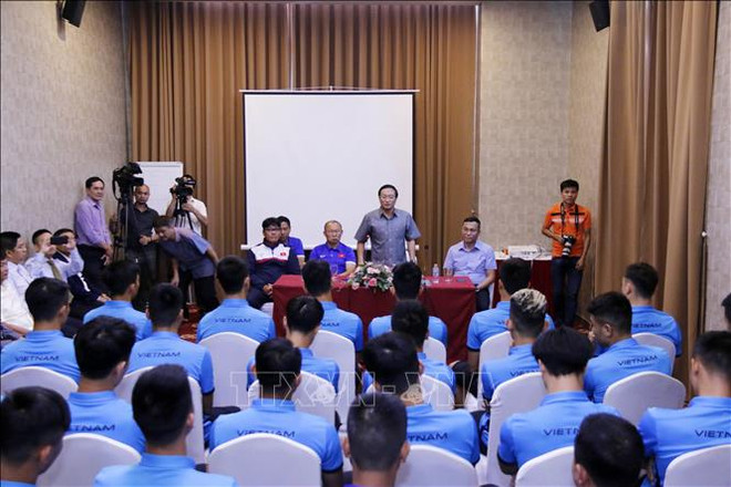 2018年铃木杯东南亚足球锦标赛：越南驻老挝大使给越南球队打气助威 ảnh 1