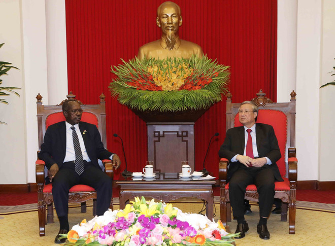 越共中央书记处常务书记陈国旺会见苏丹总统助理、全国大副主席易卜拉欣 ảnh 2