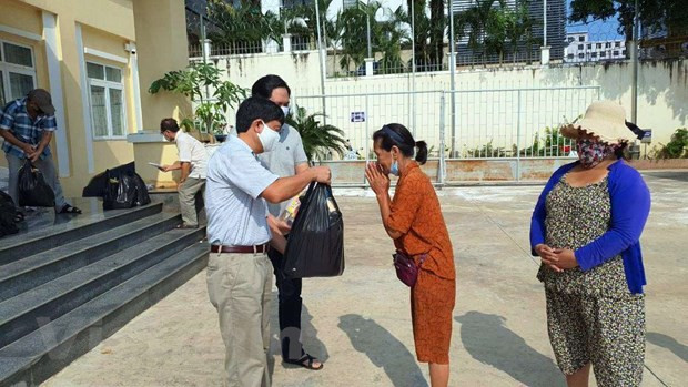 越南驻西哈努克省总领事馆向贫困越裔柬埔寨人赠送慰问品 ảnh 1