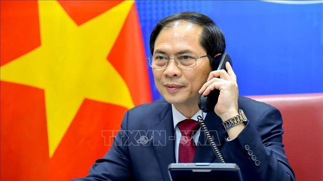 越南外交部部长裴青山与中国国务委员兼外交部部长王毅通电话 ảnh 1 越南外交部部长裴青山与中国国务委员兼外交部部长王毅通电话 ảnh 1