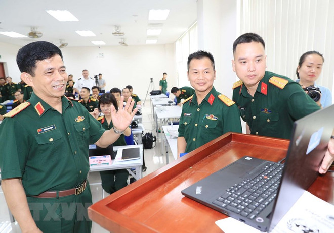 首次以线上和线下结合形式的联合国参谋军官培训班开班 ảnh 1 首次以线上和线下结合形式的联合国参谋军官培训班开班 ảnh 1