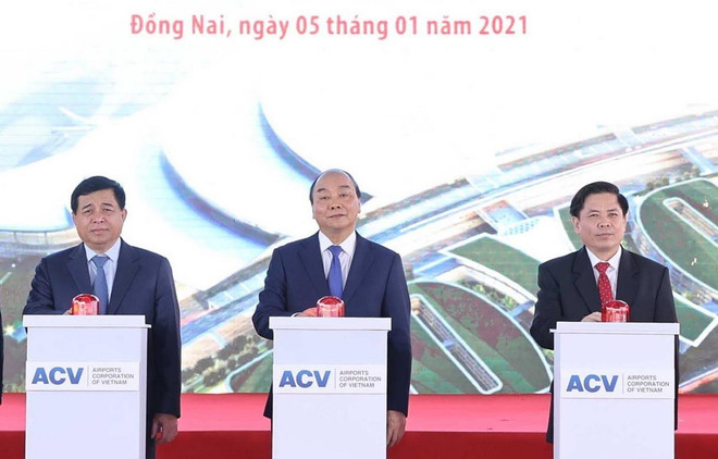 越南政府总理阮春福：隆城机场投运后将为国家GDP增长贡献3-5% ảnh 1