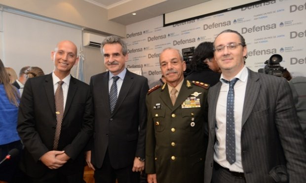 越南国防部长吴春历会见以色列军工企业代表团 ảnh 1