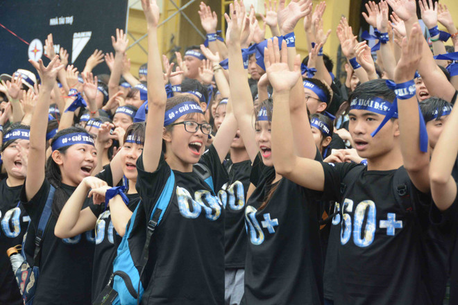 徒步和骑自行车响应2017年“地球一小时”活动 ảnh 1