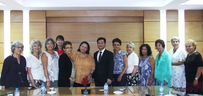 越阿两国人民加深团结友谊 ảnh 1 越阿两国人民加深团结友谊 ảnh 1