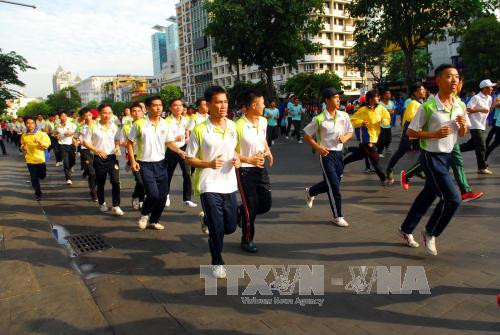 越南全国各地积极响应“全民健康奥林匹克长跑日” ảnh 2 越南全国各地积极响应“全民健康奥林匹克长跑日” ảnh 2