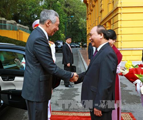 越新两国发表联合声明 强调和平解决各争端的重要性 ảnh 1 越新两国发表联合声明 强调和平解决各争端的重要性 ảnh 1