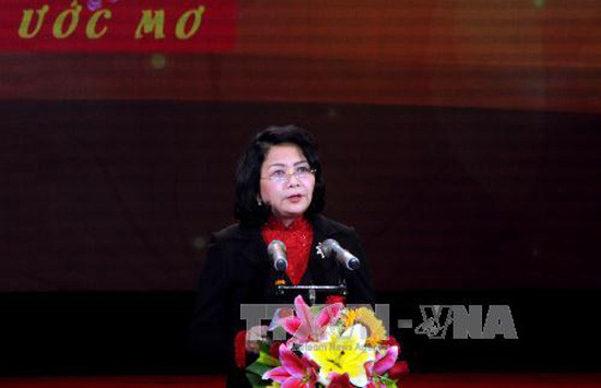 越南国家副主席邓氏玉盛:提高工作者奖励分配额度 ảnh 1 越南国家副主席邓氏玉盛:提高工作者奖励分配额度 ảnh 1