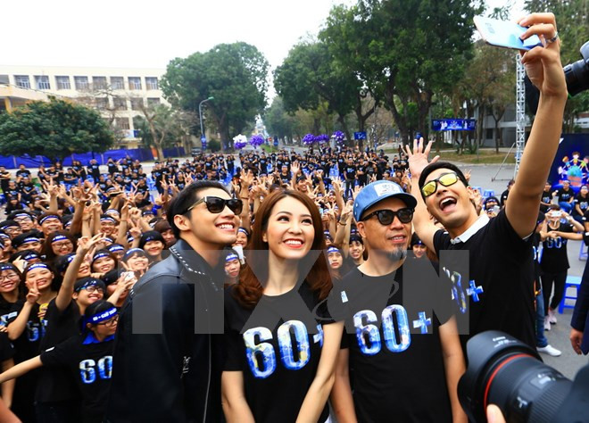 河内市响应“熄灯开启未来”2017年地球一小时活动 ảnh 1 河内市响应“熄灯开启未来”2017年地球一小时活动 ảnh 1