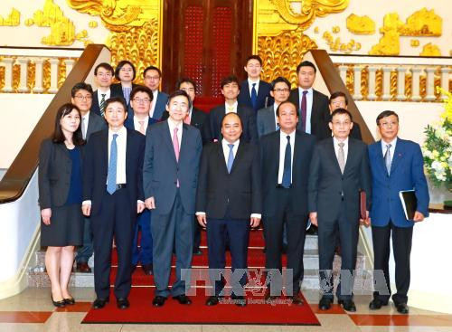 越南政府总理阮春福会见韩国外长尹炳世 ảnh 1 越南政府总理阮春福会见韩国外长尹炳世 ảnh 1