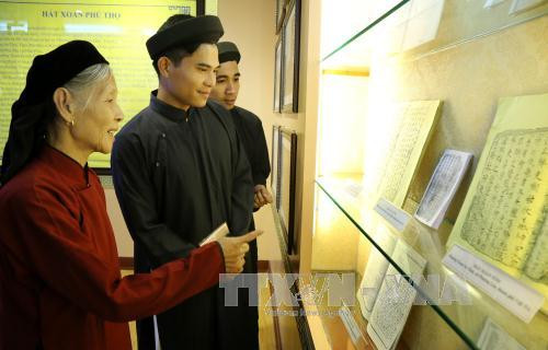 富寿省“雄王祭祀信仰” 实物图片展展出500件古物 ảnh 1 富寿省“雄王祭祀信仰” 实物图片展展出500件古物 ảnh 1