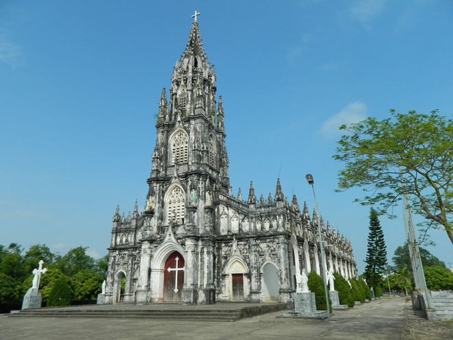 广宁省芒街市致力推动旅游产品多元化 打造精品旅游线路 ảnh 1