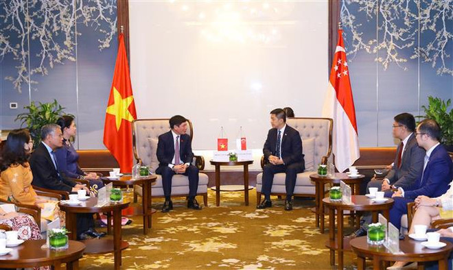 新加坡国会议长陈川仁会见越南-东盟友好议员小组主席裴文强 ảnh 2 新加坡国会议长陈川仁会见越南-东盟友好议员小组主席裴文强 ảnh 2