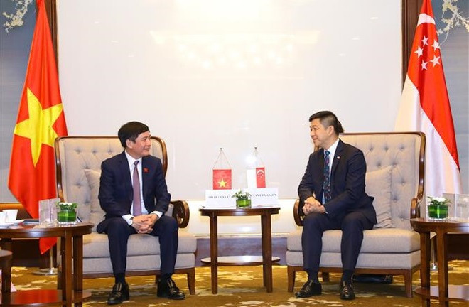 新加坡国会议长陈川仁会见越南-东盟友好议员小组主席裴文强 ảnh 1 新加坡国会议长陈川仁会见越南-东盟友好议员小组主席裴文强 ảnh 1