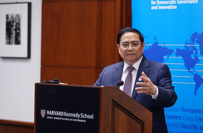 越南政府总理范明政访问美国哈佛大学 就建设独立自主的经济发表讲话 ảnh 1